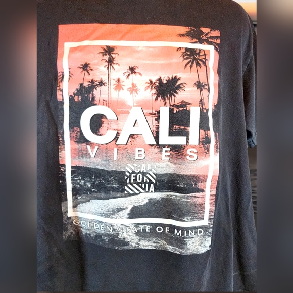 Cali Vibes T-shirt - Picture 2 of 4